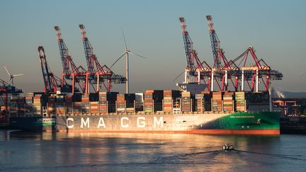 Le porte-conteneurs "CMA CGM Concorde" est amarré au terminal d'Eurogate, à Hamburg (Allemagne), en août 2022. (DANIEL BOCKWOLDT / DPA)