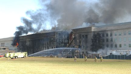 Le Pentagone en feu, le 11 septembre 2001.&nbsp; (MAXPPP)