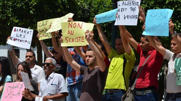 &nbsp; (En Algérie, de nombreuses manifestations ont lieu contre la fracturation hydraulique © Leïla Beratto)