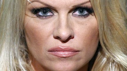 Depuis que Pamela Anderson d&eacute;fend les droits des animaux, elle a l'air vachement moins sympatoche. (FREDRIK VON ERICHSEN / EPA / MAXPPP)