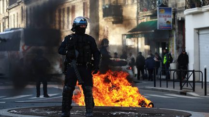 Une manifestation de lycéens dégénère à Bordeaux le 5 décembre 2018 (photo d'illustration). (BONNAUD GUILLAUME / MAXPPP)