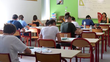 Des collégiens passent leur brevet des collèges au Cours Bastide, à Marseille (Bouches-du-Rhône), mardi 2 juillet 2019. (MAXPPP)