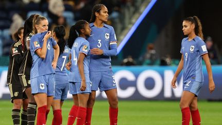 Les joueuses de l'équipe de France lors de leur rencontre face à la Jamaïque, le 23 juillet 2023. (DAVID GRAY / AFP)