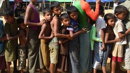 Des enfants dans le camp de réfugiés rohingyas de Kutupalong, au Bangladesh, le 22 septembre 2017. (DOMINIQUE FAGET / AFP)