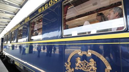 Un wagon de l'Orient Express sur un quai de la gare de l'Est à Paris 
 (MEHDI FEDOUACH / AFP)