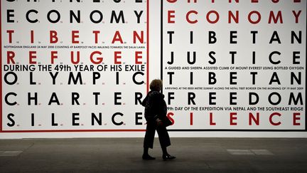 Les oeuvres d'art, si elles restent essentiellement pris&eacute;es par les collectionneurs, deviennent une valeur refuge en temps de crise &eacute;conomique et attirent les investisseurs en qu&ecirc;te de diversification, notamment en Asie. (Hamish Fulton) (SEBASTIEN BOZON / AFP)