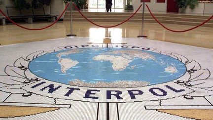 La mosaïque figurant un planisphère photographiée au siège d'Interpol à Lyon (France) en 2000. (Eric CABANIS / AFP)