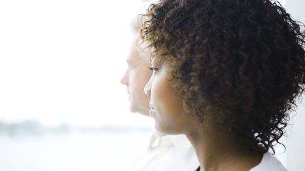 Le texte prévoit d’ajouter à la liste des discriminations passibles de sanctions pénales celles relatives à "la coupe, la couleur, la longueur ou la texture des cheveux". Photo d'illustration. (LAURENCE MOUTON / MAXPPP)