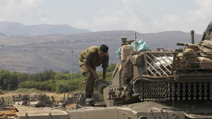 Un soldat israélien positionné à la frontière syrienne le 9 mai 2018. (JALAA MAREY / AFP)