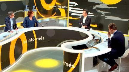 Yannick Falt, Nathalie Saint-Cricq, Marc Fauvelle et Renaud Dély sur le plateau des informés de franceinfo le 10 novembre 2021 (FRANCEINFO / RADIO FRANCE)