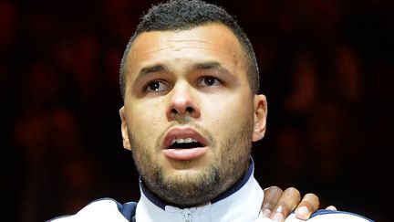 Jo-Wilfried Tsonga, tr&egrave;s &eacute;mu, chante la Marseillaise, le 22 novembre 2014, en finale de la Coupe Davis &agrave; Villeneuve d'Ascq (Nord). (DENIS CHARLET / AFP)