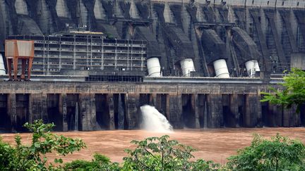 Le&nbsp;barrage d’Itaipu a englouti plus de 50 villages ava-guarani dans les années 1980. (NORBERTO DUARTE / AFP)