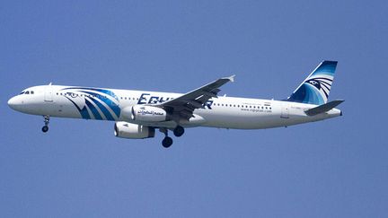 &nbsp; (Un avion d'EgyptAir sur le point d'atterir à l'aéroport de Beyrouth, Mai 2016 © Amer Ghazzal/Shuttersto/SIPA)