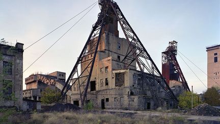 L’exposition «Donbass», de Yves Marchand et Romain Meffre, présente un monde industriel en déliquescence dans cette ville du même nom située entre l’Ukraine et la Russie. Les mines ont fermé les unes après les autres et le chômage s’est installé. Des ruines, des bâtiments, des entrepôts abandonnés de ce bassin houiller, se dégage une forte mélancolie d’un passé ouvrier en voie de disparition.  ( Yves Marchand/Romain Meffre – Polka Galerie)