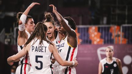 L'équipe de France de basket 3x3 affrontera le Japon en quarts de finale des Jeux olympiques de Tokyo, le 27 juillet 2021. (BALLET PAULINE / KMSP / AFP)