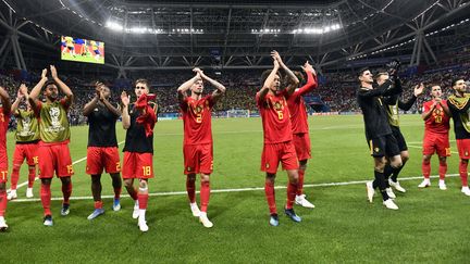 Les joueurs belges, après leur victoire contre le Brésil, vendredi 6 juillet 2018, à Kazan, en Russie. (DIRK WAEM / BELGA MAG / AFP)