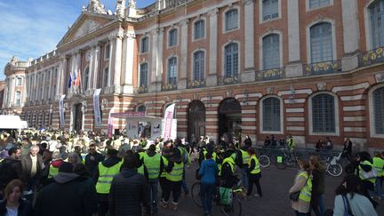 "Gilets  jaunes" : quand des députés de la majorité vont au contact des manifestants