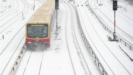 Un train de banlieue S-Bahn à Berlin le 9 décembre 2010 (AFP PHOTO / JOHANNES EISELE)