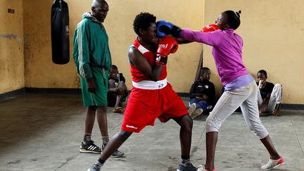 L'entraîneur en chef Bernard Muiruri espère que le programme mis en place au MNBC aidera les enfants à ne pas faire de bêtises, à éviter les problèmes.&nbsp; &nbsp; (REUTERS / NJERI MWANGI)