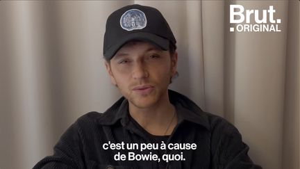 Sa rencontre avec David Bowie, le film qui a changé son destin, le concert à Bercy où rien ne s'est passé comme prévu… Raphael raconte les trois moments qui ont changé sa vie.