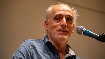 Philippe Poutou à Rennes lors de son meeting à Rennes le 2 décembre 2021, suivi d'échanges avec la population. (PABLO PATARIN / HANS LUCAS via AFP)