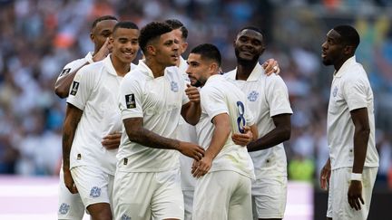 Les joueurs de l'OM célèbrent le but de Luis Henrique, le 4 septembre 2024, à Marseille. (MIGUEL MEDINA / AFP)