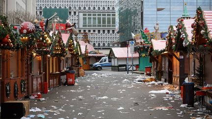 Le marché de Noël de Magdebourg (Allemagne) au lendemain d'une attaque à la voiture-bélier, le 21 décembre 2024. (RONNY HARTMANN / AFP)