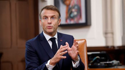 Le président de la République, Emmanuel Macron, lors d'une réunion avec le Premier ministre canadien Justin Trudeau à Montréal, le 26 septembre 2024. (LUDOVIC MARIN / AFP)