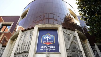 L'entr&eacute;e du si&egrave;ge de la F&eacute;d&eacute;ration fran&ccedil;aise de football, &agrave; Paris, en 2010. (BERTRAND GUAY / AFP)