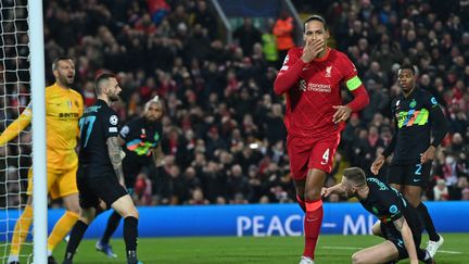 Virgil Van Dijk lors de Liverpool-Inter Milan,&nbsp;le 8 mars 2022 à Anfield en huitièmes de finale retour de Ligue des champions. (PAUL ELLIS / AFP)