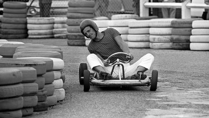 La légende du cinéma français Jean-Paul Belmondo s'est éteinte aujourd'hui, à l'âge de 88 ans. Tout le monde connaît le cascadeur, il était aussi et surtout un immense passionné de sport.