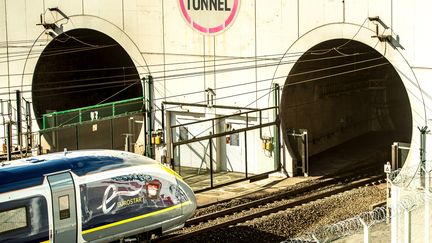 Mardi 23 août, un problème technique a paralysé l’Eurostar.&nbsp;Certains passagers sont restés bloqués sous la Manche pendant plus de 5 heures.&nbsp;Maëlys&nbsp;Septembre&nbsp;fait un point sur la situation en duplex de Londres. (PHILIPPE HUGUEN / AFP)