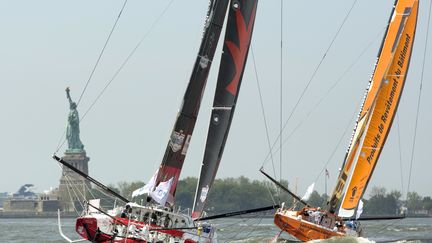 Jérémie Beyou sur Maître Coq (voile noire).  (MARK LLOYD / LLOYD IMAGES)