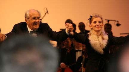 Michel Legrand et Marie Oppert qui incarne Geneviève
 (Sophie Jouve/Culturebox)