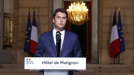 Le Premier ministre Gabriel Attal lors de son discours le soir du premier tour des élections législatives, le 30 juin 2024, à Matignon, à Paris. (LUDOVIC MARIN / AFP)