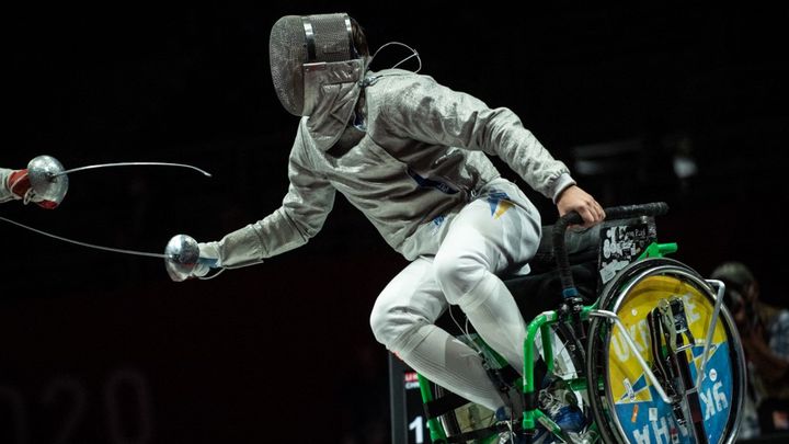 Le para escrimeur ukrainien Artem Manko lors de sa finale perdue aux Jeux de Tokyo, le 25 août 2021. (PHILIP FONG / AFP)