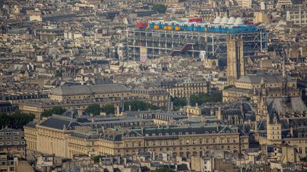 Vue aérienne du centre de Paris, le 15 juin 2017.&nbsp; (GILLES TARGAT / AFP)