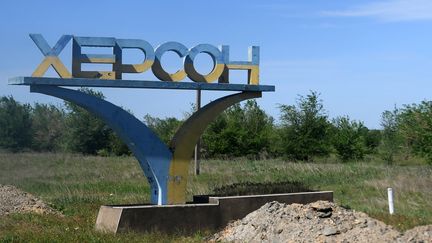 L'entrée de la ville de Kherson (Ukraine), le 20 mai 2022. (RIA NOVOSTI / SPOUTNIK VIA AFP)