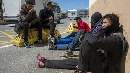 A Paris, des dizaines de jeunes Marocains sont devenus des enfants des rues, vivant de larcins et refusant toute prise en charge, suscitant des réactions de rejet et des complications administratives pour les autorités. 
 (FADEL SENNA / AFP)