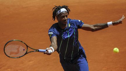 Gaël Monfils lors d'un match face au Sud-Africain&nbsp;Kevin Anderson à Madrid (Espagne), le 3 mai 2015. (PEDRO ARMESTRE / AFP)