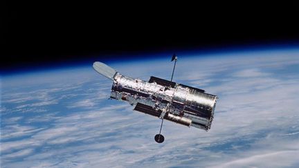 &nbsp; (Hubble a été lancé le 24 avril 1990 et fait la taille d'un bus © Maxppp)