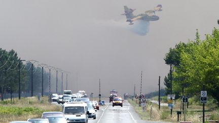 L'évacuation des habitants et des vacanciers de Cazeaux (Gironde) lors de l'incendie de La Teste-de-Buch, le 14 juillet 2022. (SEBASTIEN LAPEYRERE / HANS LUCAS via AFP)