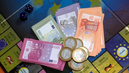 Le bijoutier n'a v&eacute;rifi&eacute; qu'une seule liasse de 500 euros, alors que la majorit&eacute; de la somme &eacute;tait compos&eacute;e de billets de Monopoly.&nbsp; (  MAXPPP)