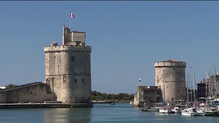 L’été 2020 est très particulier pour les destinations touristiques. Certaines néanmoins ont la chance de s’en sortir mieux que d’autres. C’est le cas de La Rochelle, en Charente-Maritime où la fréquentation de juillet a dépassé les espérances des professionnels du tourisme. (France 3)