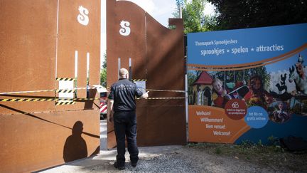 L'entrée du parc à thème "la Forêt enchantée" à Valkenburg (Pays-Bas), fermée au grand public,&nbsp;le 27 mai 2022. (BAS QUAEDVLIEG / ANP MAG / AFP)