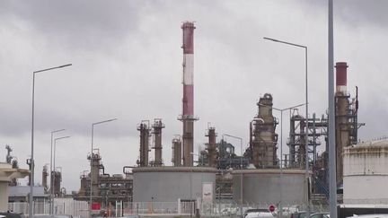 Pénurie de carburant&nbsp;: les grèves se poursuivent dans les raffineries (France 3)