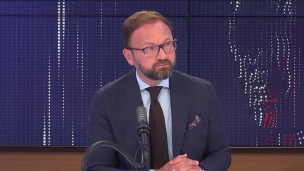 Patrick Mignola, le président du groupe MoDem à l’Assemblée nationale, vice-président du MoDem et député de la Savoie, était l'invité du "8h30 franceinfo", mardi 17 août 2021. (FRANCEINFO / RADIOFRANCE)