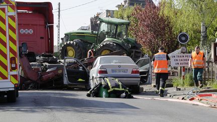 Selon la pr&eacute;fecture de Seine-et-Marne, le train, un Intercit&eacute;s qui transportait 350 personnes, "a d&eacute;raill&eacute; mais ne s'est pas couch&eacute; sur les voies". (MATTHIEU ALEXANDRE / AFP)