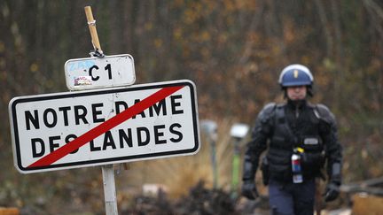 Les forces de l'ordre sont arriv&eacute;es sur le site de Notre-Dame-des-Landes t&ocirc;t dans la matin&eacute;e de vendredi 23 novembre 2012.&nbsp; (STEPHANE MAHE / REUTERS )