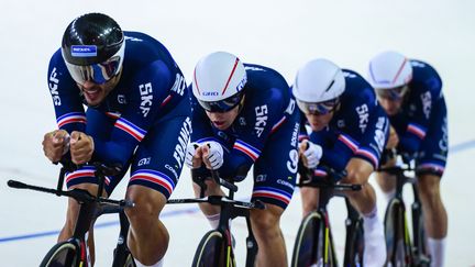 L'équipe de poursuite masculine française de cyclisme sur piste lors des Championnats européens à Munich (Allemagne) le 12 août 2022. (JOHN MACDOUGALL / AFP)